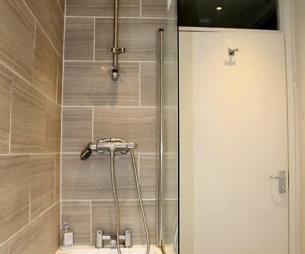 And A بريستول